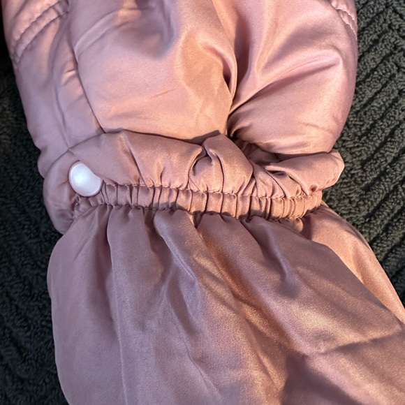 FIRST IMPRESSIONS Baby Girl Bow Faux-Fur Trim Snowsuit. Size 3-6 months. - Picture 6 of 7